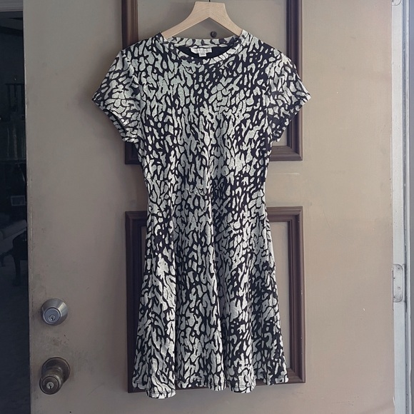 Abstract Black & Off-White Mini Dress - Picture 2 of 5